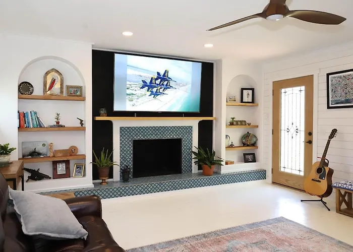 Navy Point & Game Room, Near Nas & Downtown - Beaches Pensacola