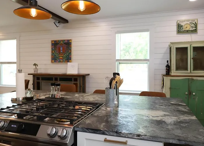 Navy Point & Game Room, Near Nas & Downtown - Beaches * Pensacola