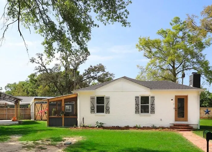 Navy Point & Game Room, Near Nas & Downtown - Beaches *